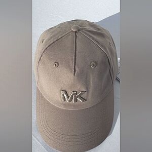 MICHAEL KORS NWT KHAKI/TAN CAP